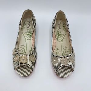 Kenzie Shoes Timber Wedged Stripe Peep Toe Flats
